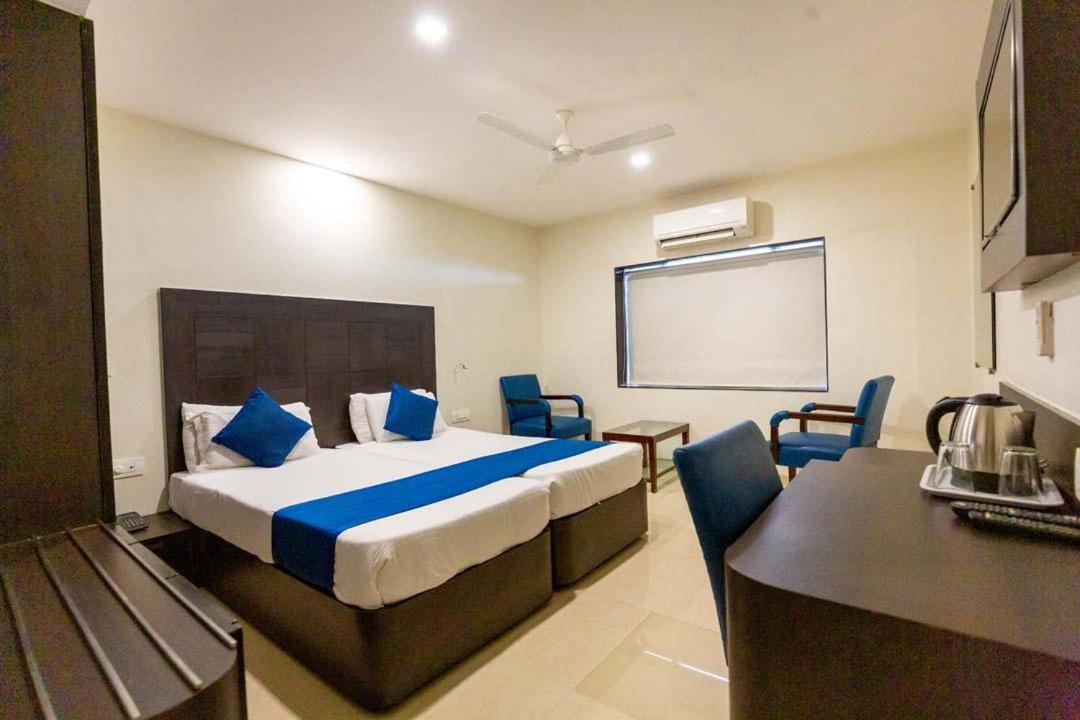 Sukh Hotel Mumbai Exterior photo