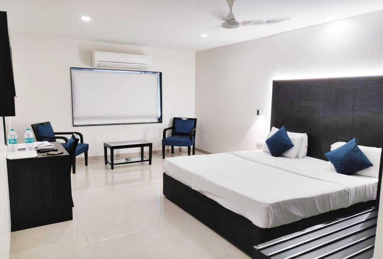 Sukh Hotel Mumbai Exterior photo