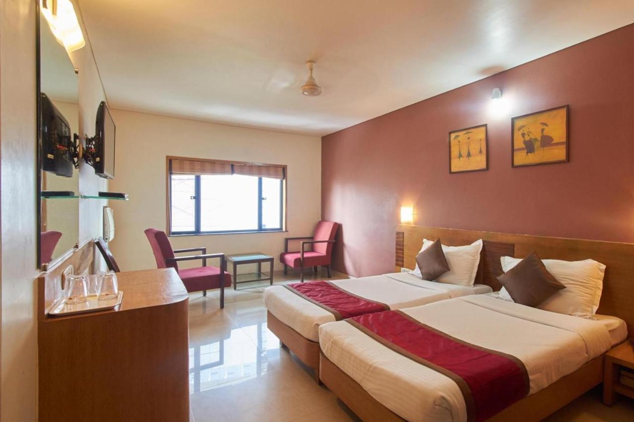 Sukh Hotel Mumbai Exterior photo
