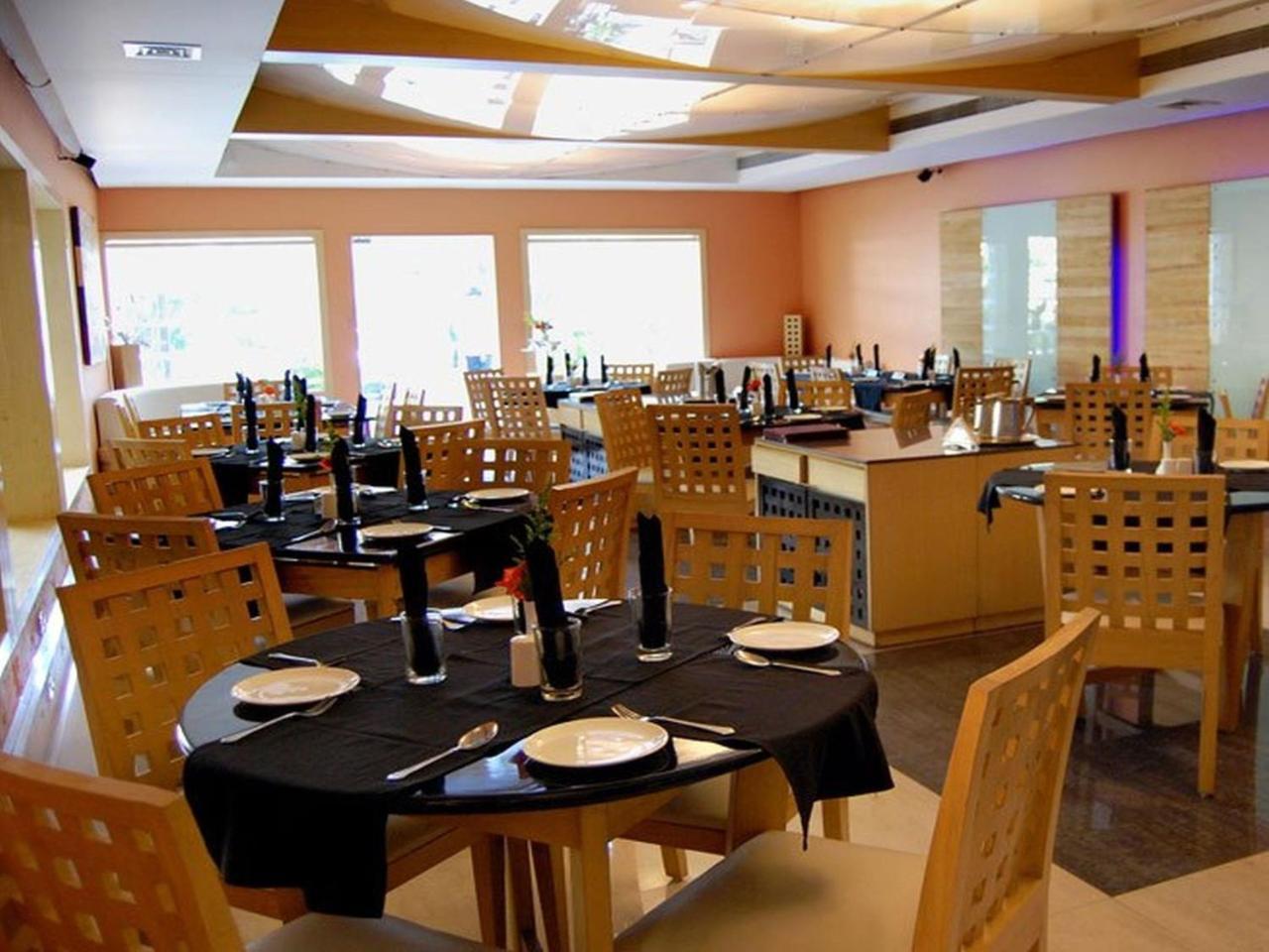 Sukh Hotel Mumbai Exterior photo