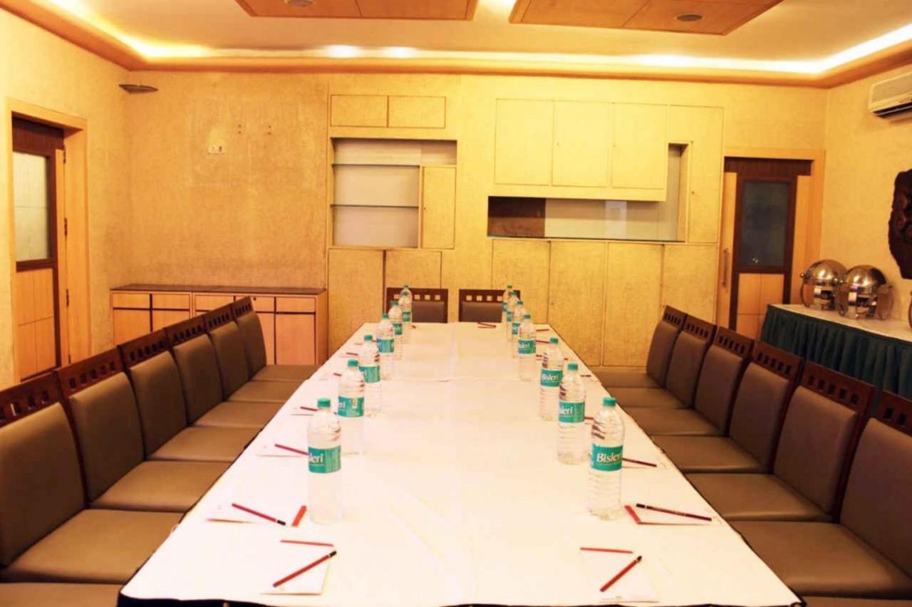 Sukh Hotel Mumbai Exterior photo