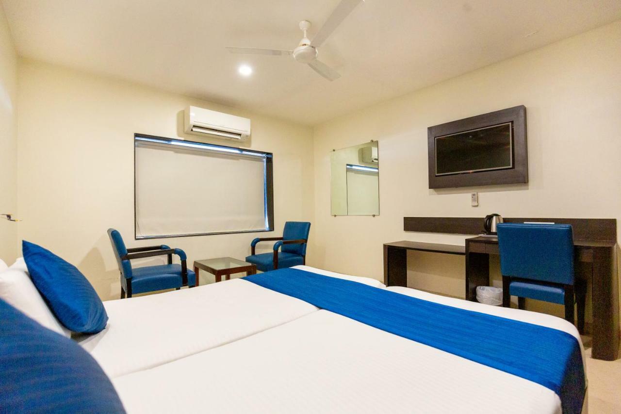 Sukh Hotel Mumbai Exterior photo