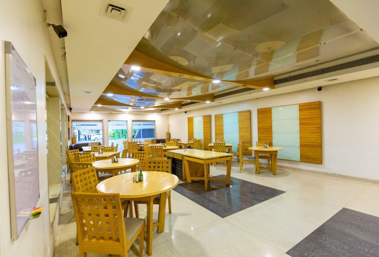 Sukh Hotel Mumbai Exterior photo