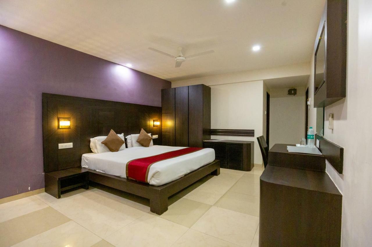 Sukh Hotel Mumbai Exterior photo