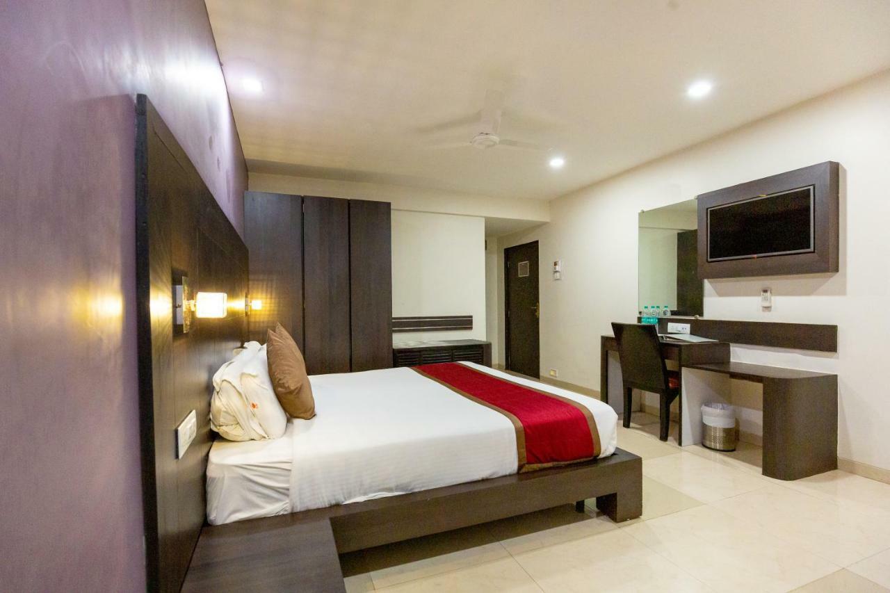 Sukh Hotel Mumbai Exterior photo
