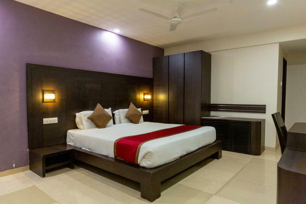 Sukh Hotel Mumbai Exterior photo