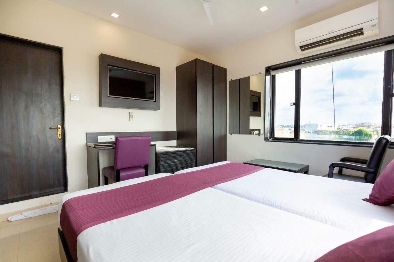 Sukh Hotel Mumbai Exterior photo