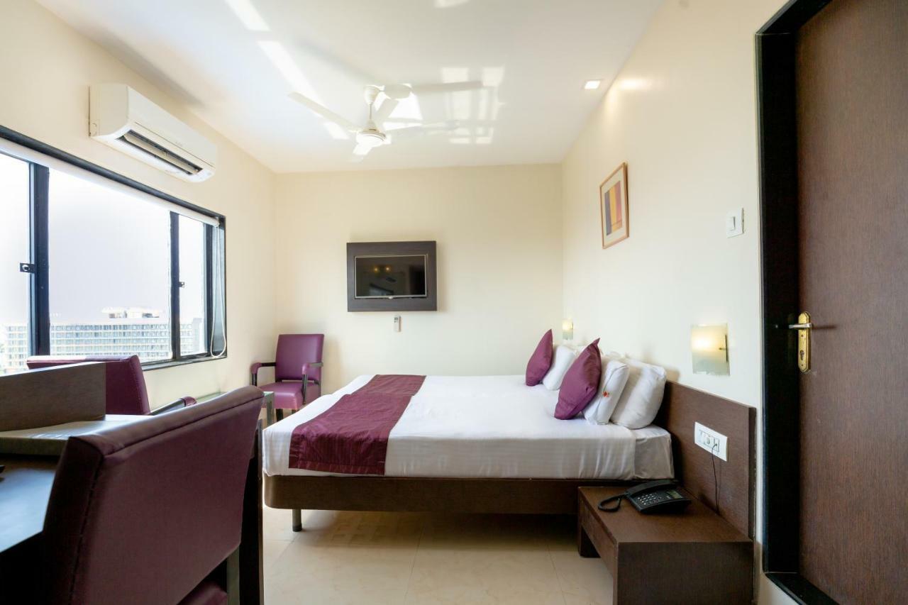 Sukh Hotel Mumbai Exterior photo