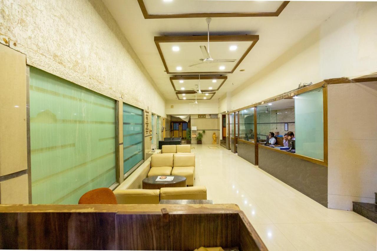 Sukh Hotel Mumbai Exterior photo